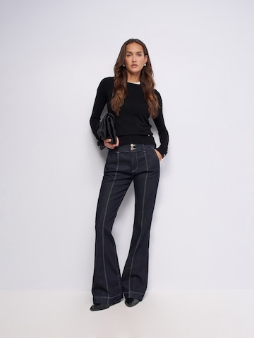 Salsa Jeans Flared Chino in Blauw