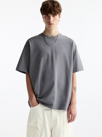 Pull&Bear T-Shirt in Grau: Vorderseite