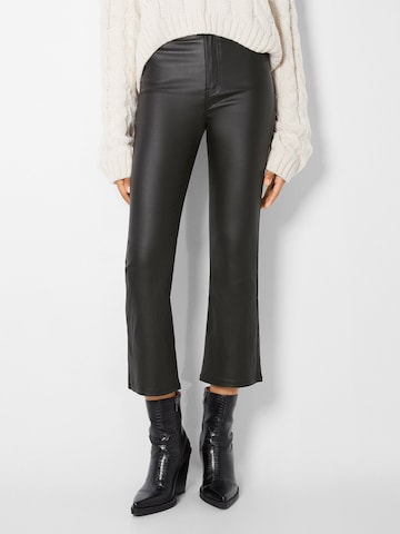 Bershka Regular Pants in Black: front