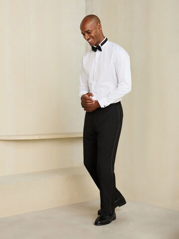 Next Slim Fit Set: Hemd und Fliege in Weiß