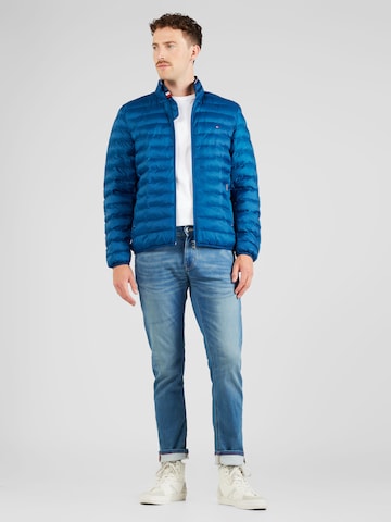 TOMMY HILFIGER Tussenjas in Blauw