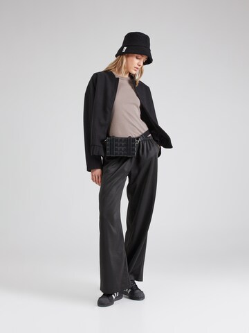 Wide leg Pantaloni 'Aida' de la WEEKDAY pe negru