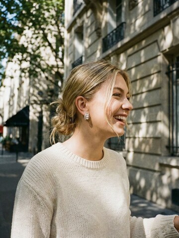 Nemomatheo Earrings 'Crystal Nest Collection – Pearl Embrace' in Silver