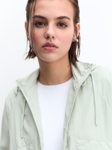 Veste mi-saison Pull&Bear en vert