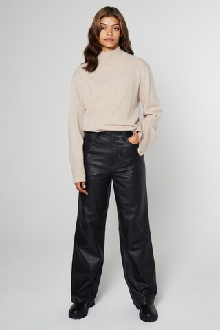 Aligne Loose fit Trousers in Black
