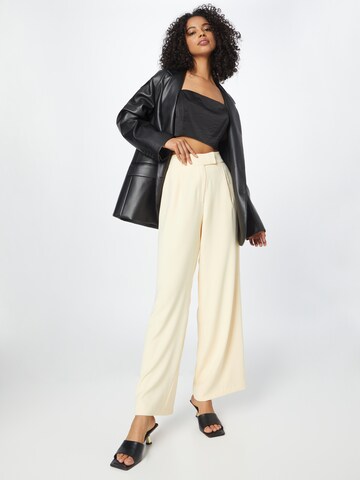 Forever New Wide leg Bandplooibroek 'Nylah' in Geel