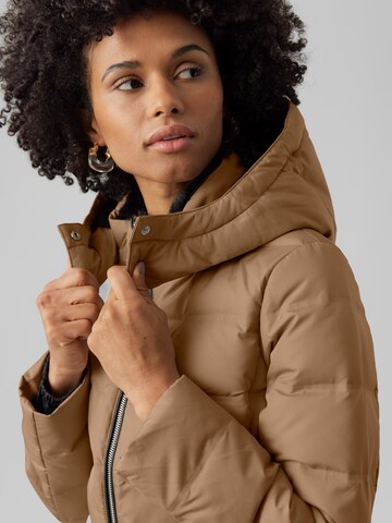 Giacca invernale 'DOLLY' di VERO MODA in marrone