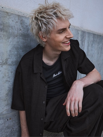 Bershka Comfort fit Button Up Shirt in Black