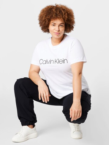 T-shirt Calvin Klein Curve en blanc