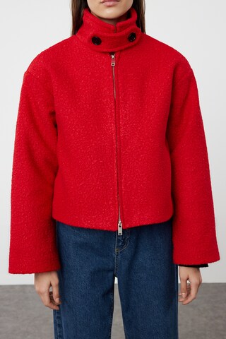 Trendyol Jacke in Rot