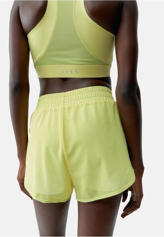Regular Pantalon Born Living Yoga en jaune