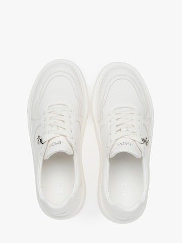 Sneaker bassa '201-2202-37' di Estro in bianco