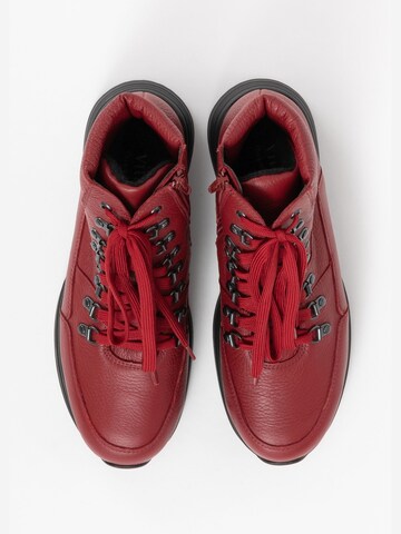 VITAFORM Lace-Up Boots in Red