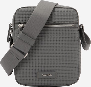 Sac à bandoulière Calvin Klein en gris : devant
