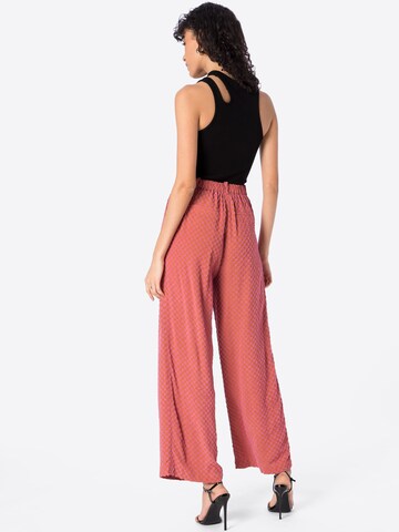 Wide leg Pantaloni cutați 'SYLVA' de la Hofmann Copenhagen pe roz