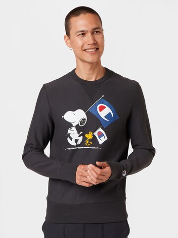 Champion Reverse Weave Sweatshirt in Black: front