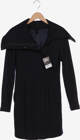 Gestuz Jacket & Coat in XS in Blue: front