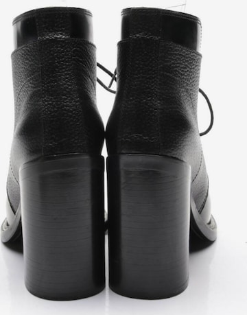 Maison Martin Margiela Dress Boots in 36 in Black