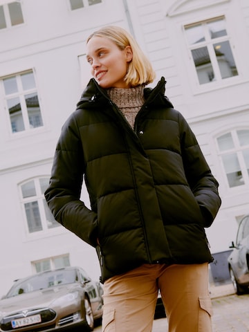 Oxmo Winter Jacket in Black