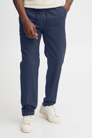 Casual Friday Regular Broek in Blauw: voorkant