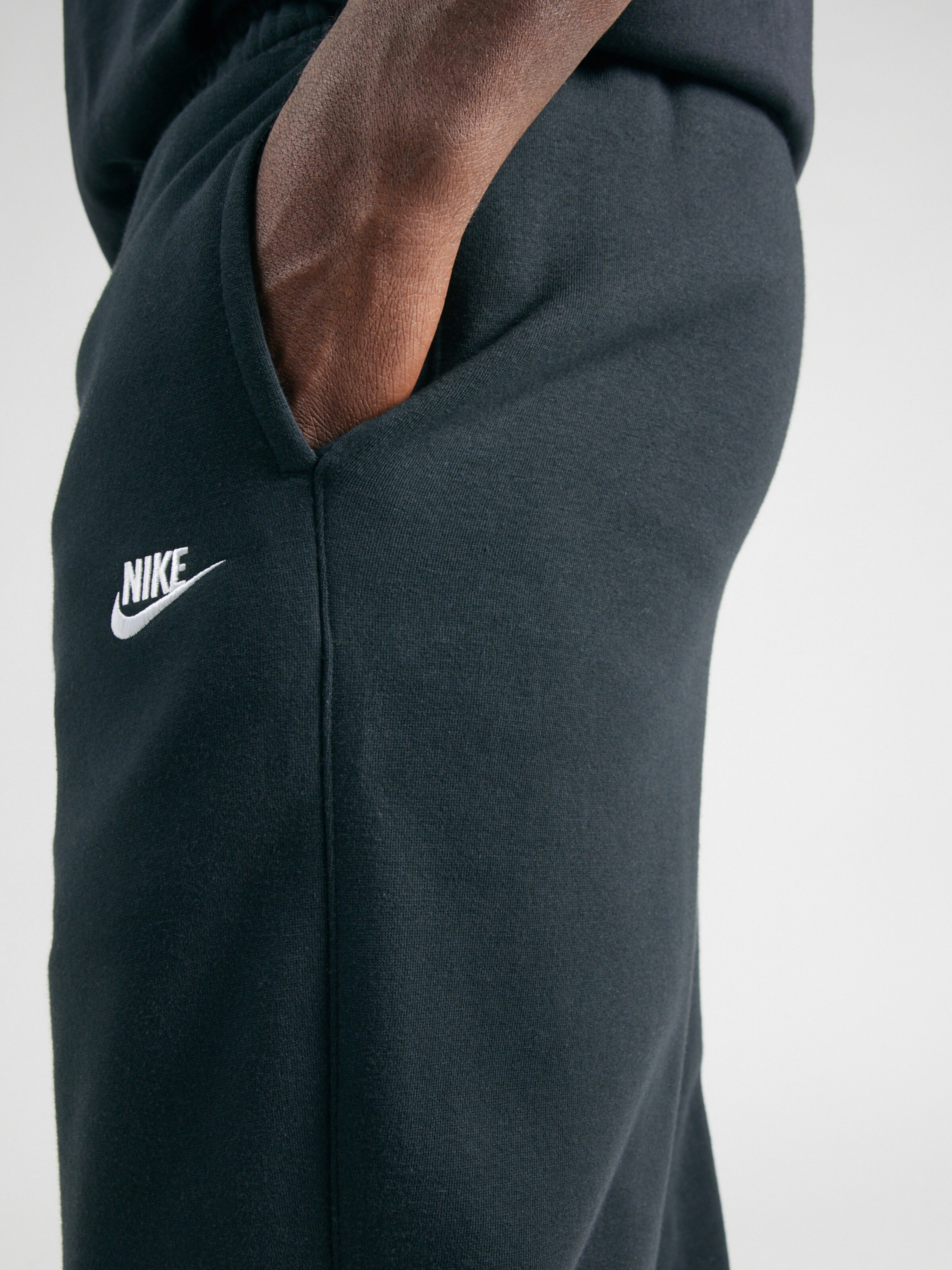 nike jogger loose fit