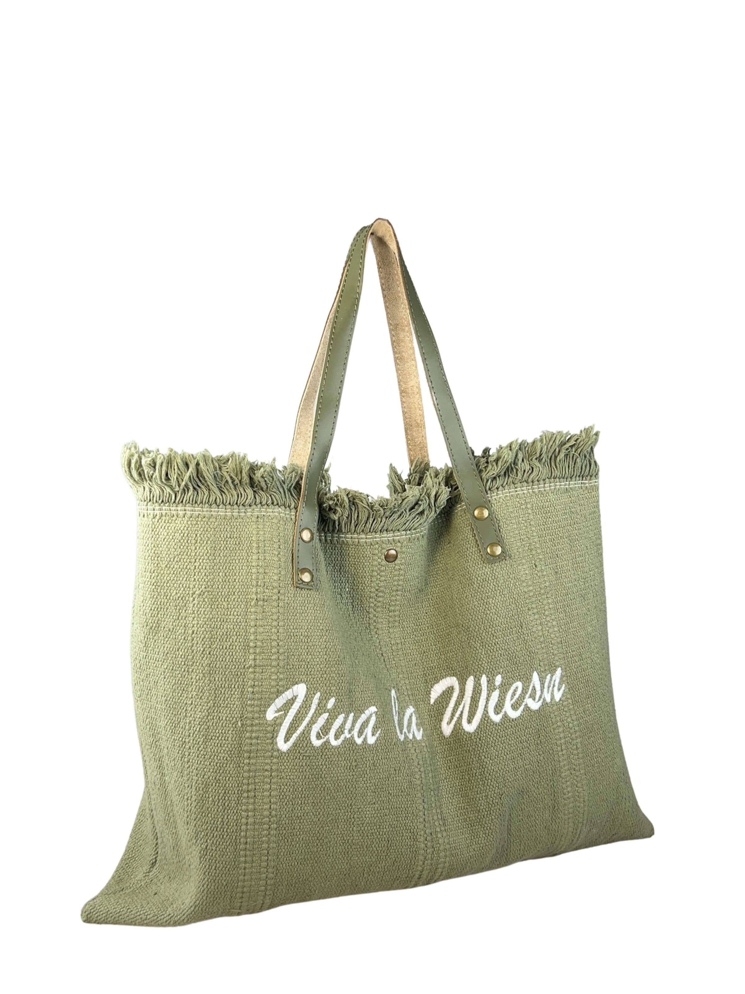 Allgäu Rebell Shoulder Bag 'Viva la Wiesn' in Green: front