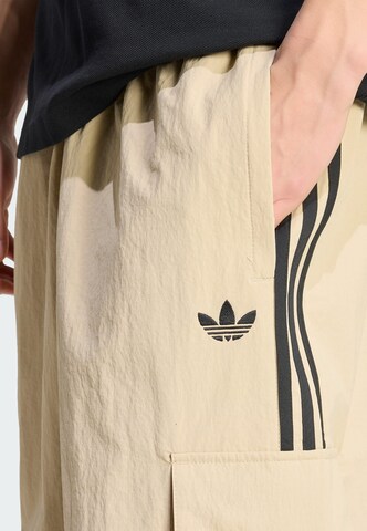 ADIDAS ORIGINALS - Loosefit Pantalón cargo en beige