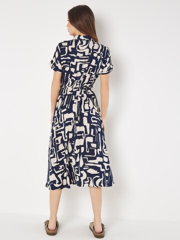 Robe Apricot en bleu