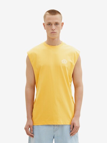 TOM TAILOR DENIM Тениска в жълто: отпред