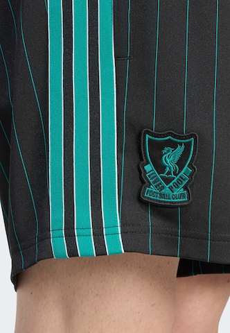 ADIDAS ORIGINALS - Loosefit Pantalón deportivo 'FC Liverpool Terrace Icons' en negro