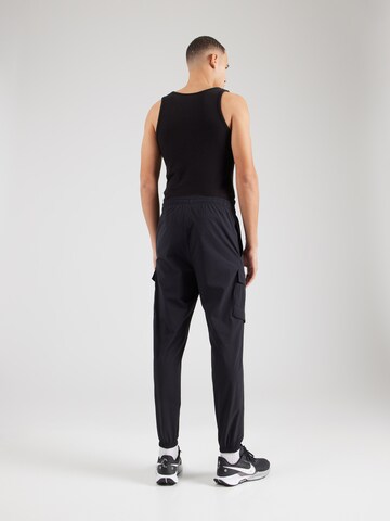 Nike Sportswear Ozke Kargo hlače 'CLUB' | črna barva