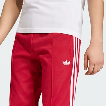 ADIDAS ORIGINALS Slimfit Hlače 'Classic' | rdeča barva