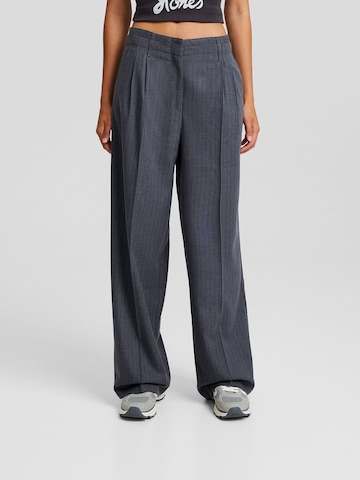 Bershka Zvonové kalhoty Kalhoty se sklady v pase – modrá: přední strana