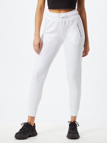 Effilé Pantalon de sport Superdry en blanc : devant