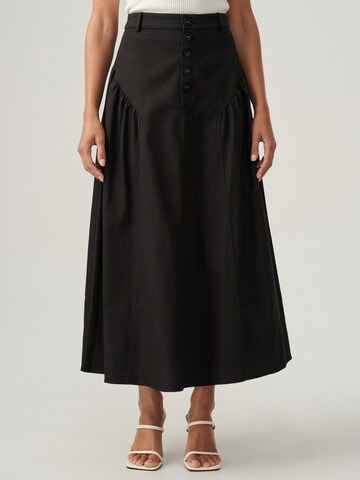 The Fated Skirt 'TAVIE' in Black: front