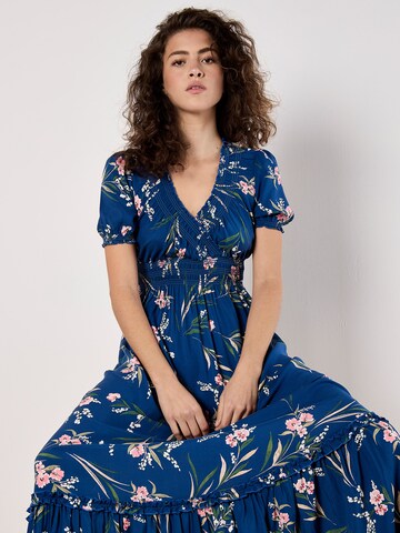 Apricot Kleid in Blau