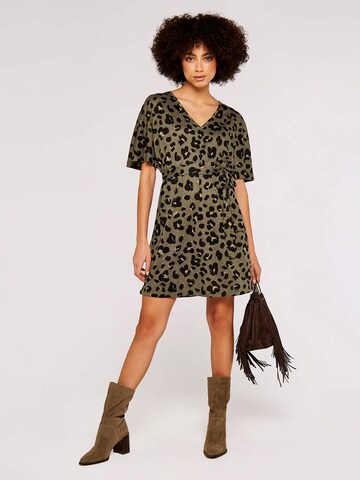 Apricot Kleid in Grün