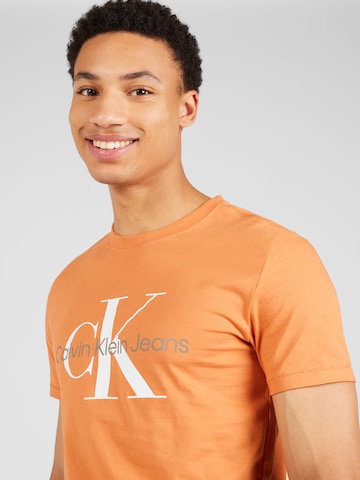 Calvin Klein Jeans قميص بلون برتقالي
