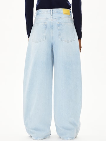 Loosefit Jean '"ALTHEA'" BARREL' ARMEDANGELS en bleu