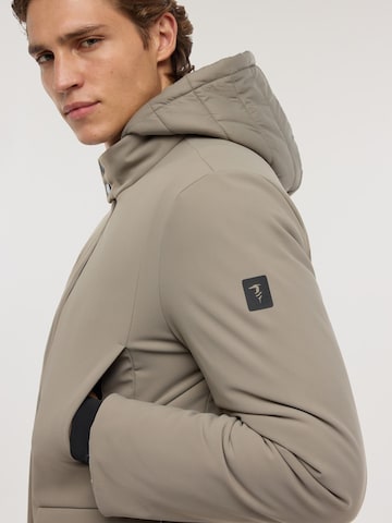 Cappotto invernale di Trussardi in beige
