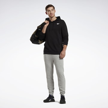 Tapered Pantaloni sportivi di Reebok in grigio