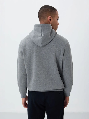Felpa di Tommy Life in grigio