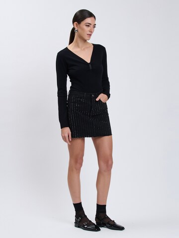 Influencer Sweater in Black