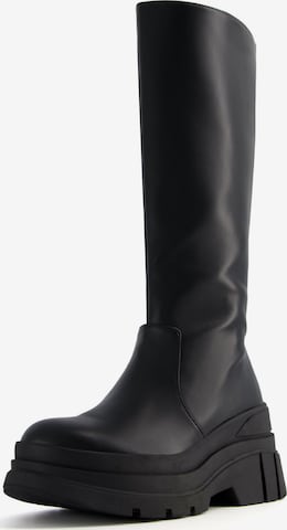 Bershka Boots in Black: front