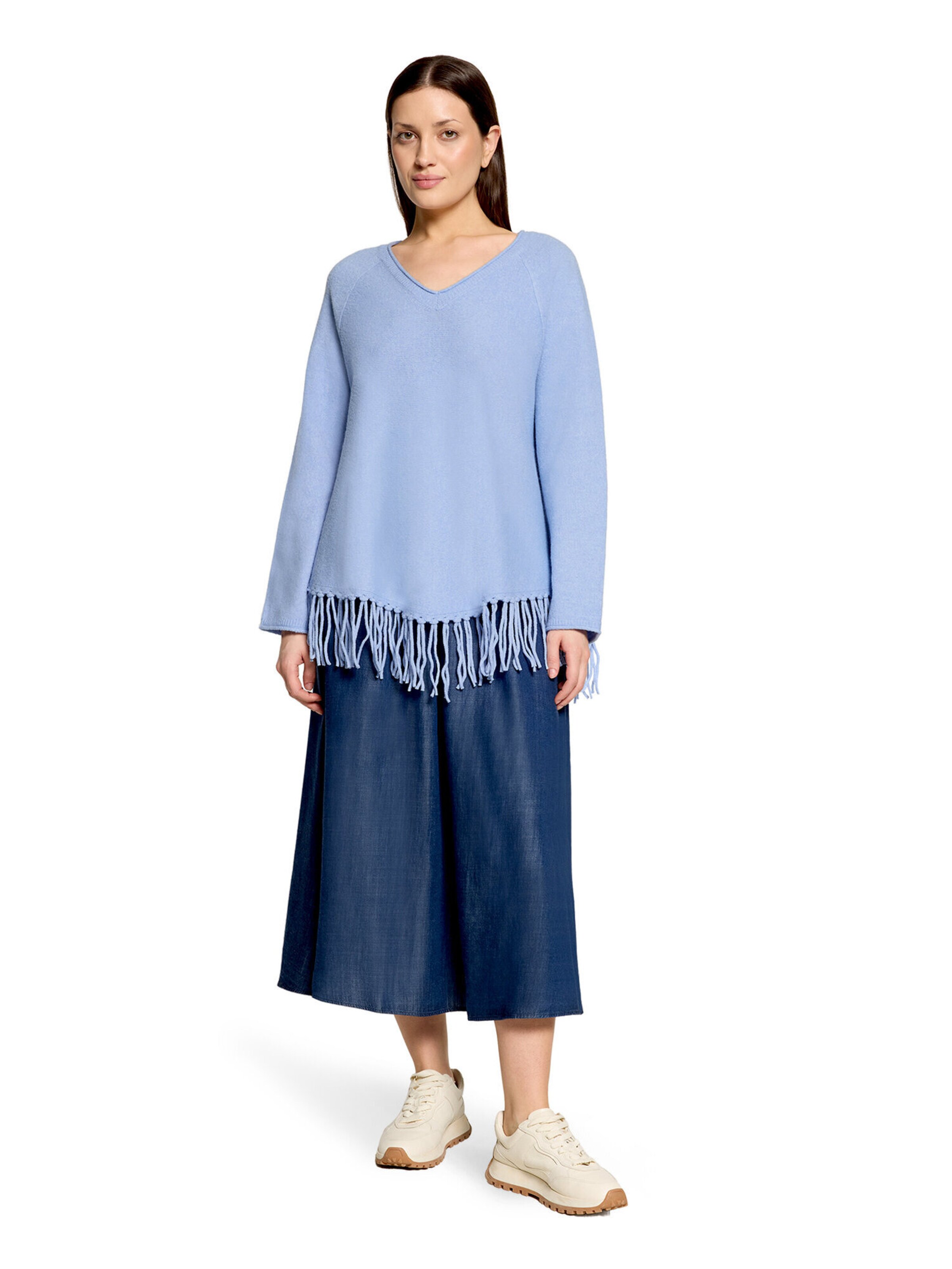 Cartoon Sweater in Blue: front