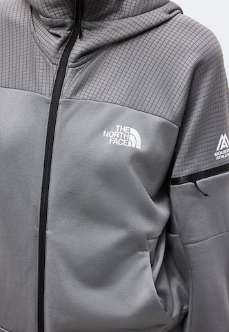 THE NORTH FACE Funkčná flisová bunda 'MOUNTAIN ATHLETICS' - Sivá: predná strana