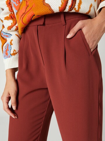 regular Pantaloni con pieghe 'Luzia' di Guido Maria Kretschmer Women in rosso