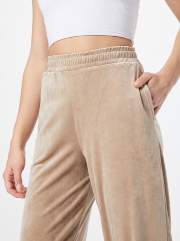 Effilé Pantalon Urban Classics en beige