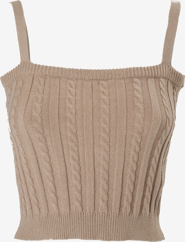 Top di Influencer in beige: frontale