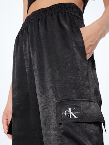 Calvin Klein Jeans Ohlapna forma Kargo hlače | črna barva